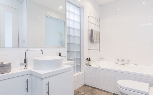 Coogee Luxury Home with Salt Water Pool & Parking