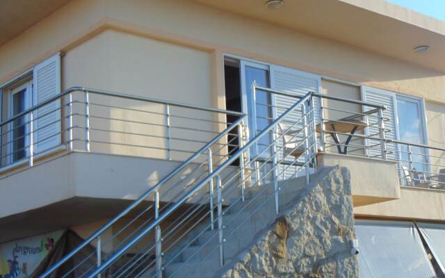 Litinas Casa-In front of the Sea