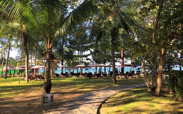 Lah Own Khaolak Resort