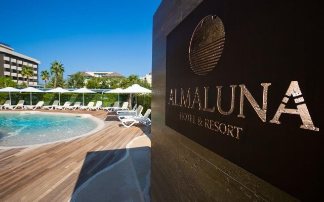 Almaluna Hotel  Resort