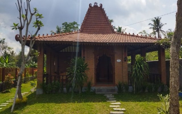 Adine Guest House