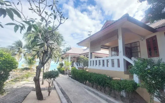 Krisada Beach Resort