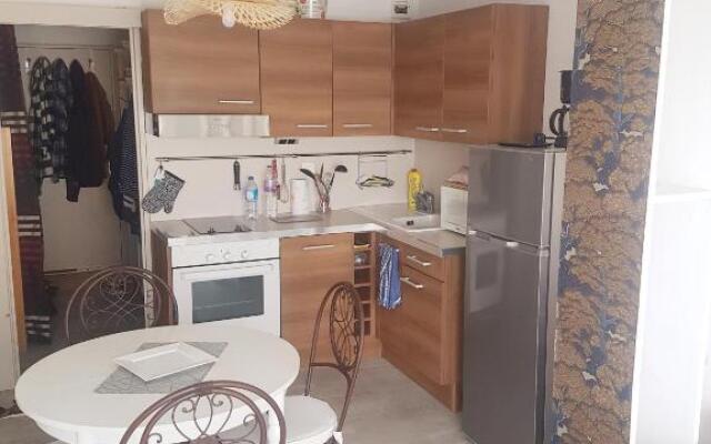 Studio Gruissan Proche Plage Des Chalets (Adults Only)