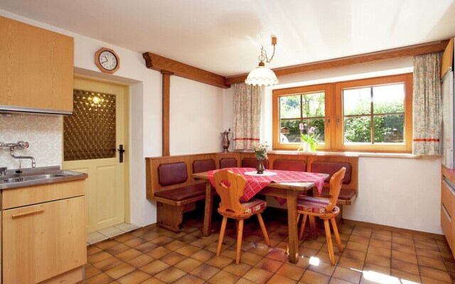 Pretty Holiday Home in Uderns near Ski Area