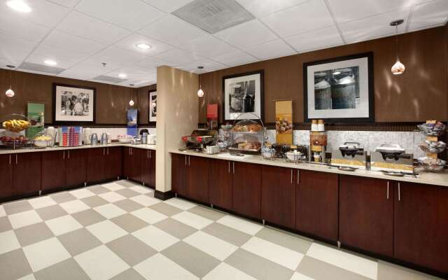 Hampton Inn Charleston-Southridge
