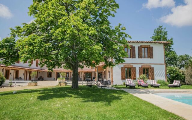 Elegant Mansion With Swimming Pool, Terrace, Sun-loungers