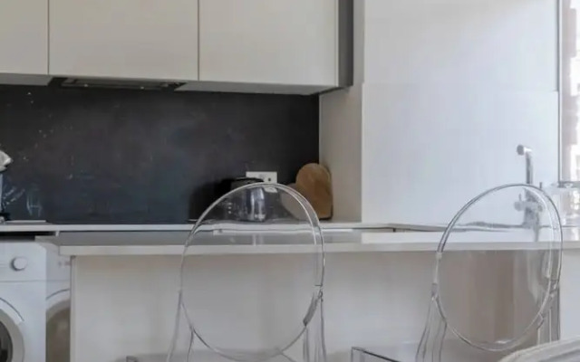 Sleek & Stylish 1BD Flat w/ Balcony - Kings Road