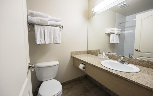 Service Plus Inn and Suites - Grande Prairie