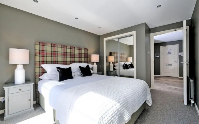 Executive three Bedroom Apartment in Aberdeens West End