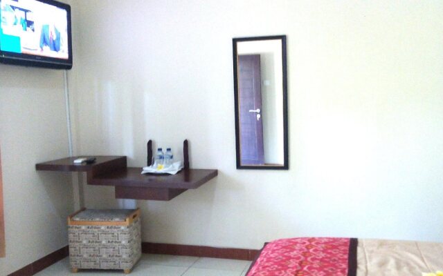 Taxa Raya Guest House by ZUZU
