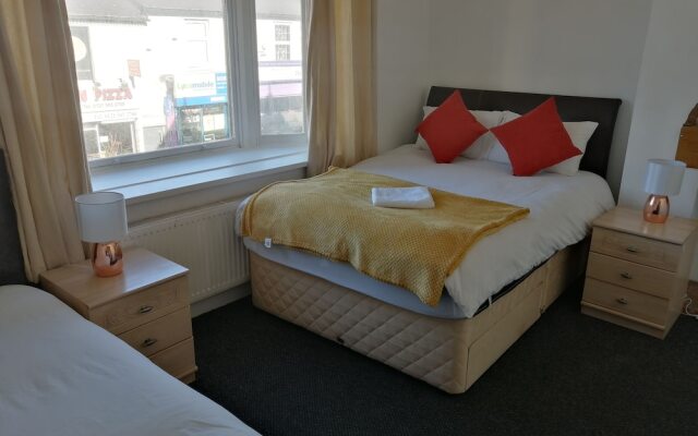 Fun 4-bed Apartment in Birmingham Central