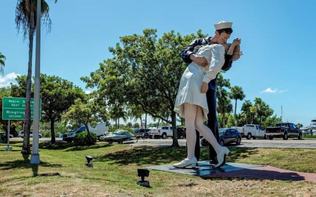 Longboat Key Cedars Beach House-pet Friendly-2 Minute To The Beach