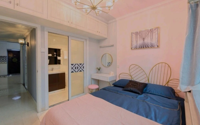 Four Seasons Window View Apartment