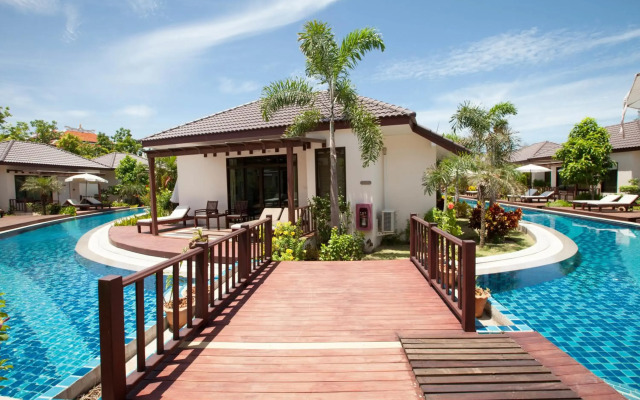 Pinnacle Grand Jomtien Resort and Beach Club