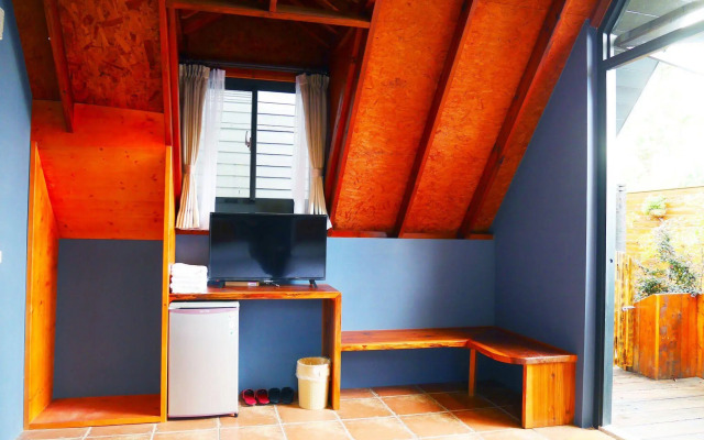 Yue Lake Backpackers