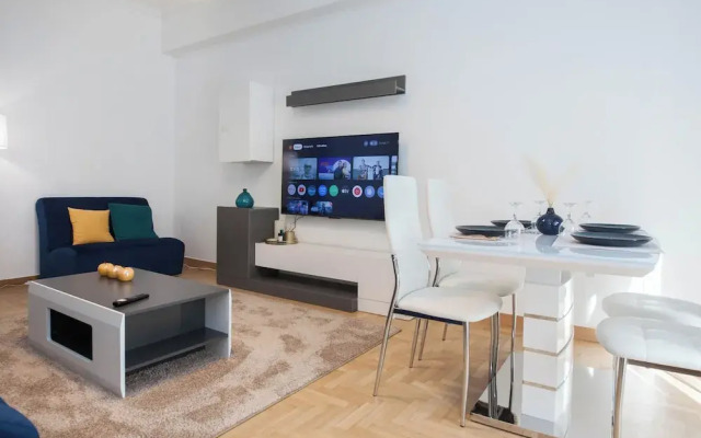 Stylish Renovated 2 Bd Apt in Exarcheia