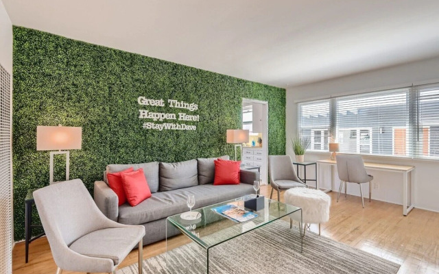 Signature KING 1BR In Top Beach Location (AB)