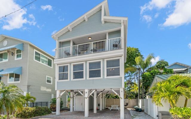 Sunset Beach House by Vtrips
