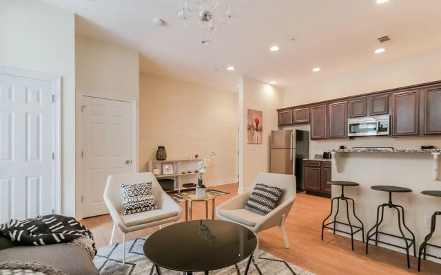 Sunny Arts/warehouse District Suites by Sonder