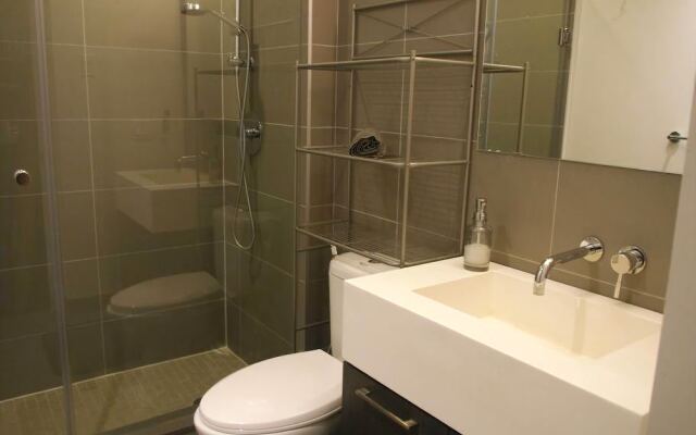 Beautiful 1BR Condo King Street West