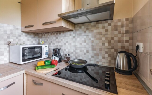 Beautiful Apartment in Liznjan With Wifi and 2 Bedrooms