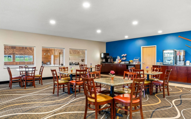 Super 8 by Wyndham Osseo WI