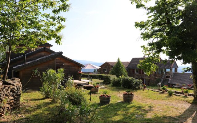 Chalet With 3 Bedrooms in Gravières, With Wonderful Mountain View, Poo