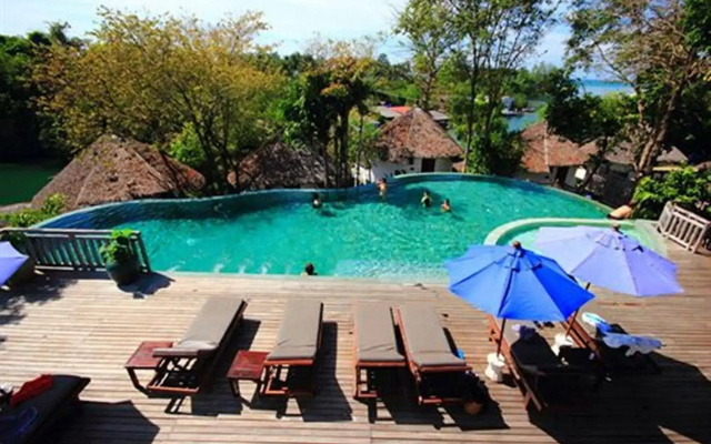Aana Resort & Spa