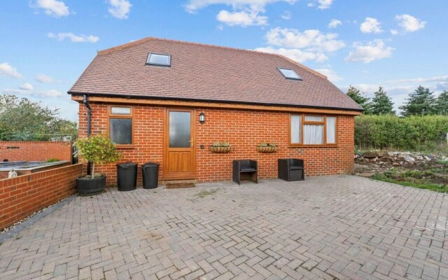 Lovely 2-bed House in Canterbury