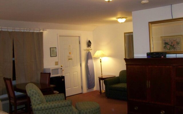 Golden Knight Inn and Suites