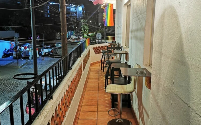 Vela Lounge & Hostel PV