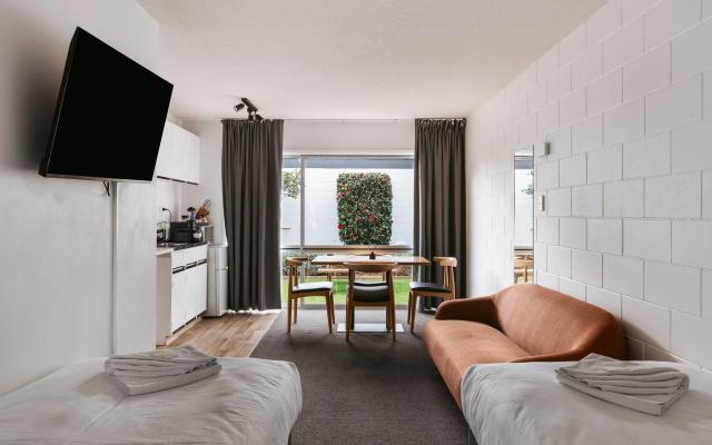 Roselands Motel – Guest Rooms – Tauranga