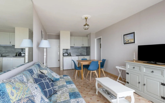 Charming Apartment in Courseulles sur Mer Near Seabeach