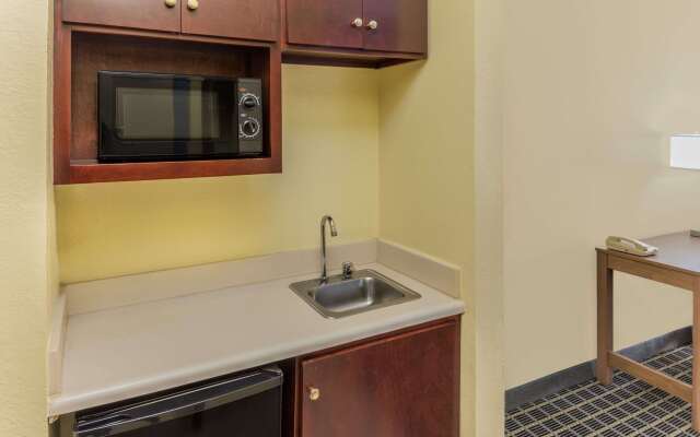 Days Inn & Suites by Wyndham Union City