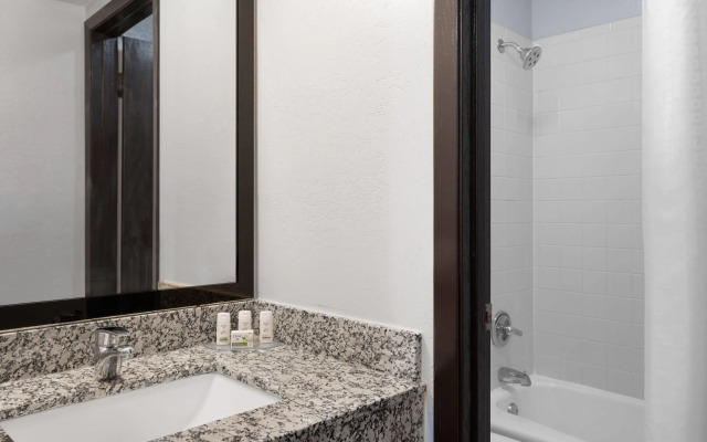 Ramada by Wyndham Cedar Rapids South