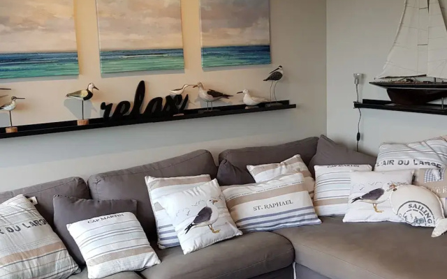 Wonderful Apartment in St Pere Pescador With Communal Pool