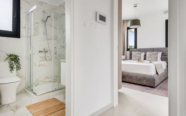 Sanders Triple - Lovely 1-bdr Apt With Balcony