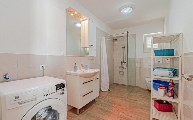 Stunning Home in Nova With Wifi and 3 Bedrooms