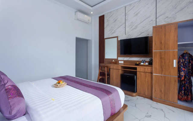 Samuh Sunset Nusa Penida by GenuineHost