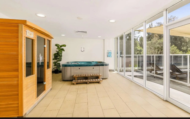 Quality Suites Pioneer Sands