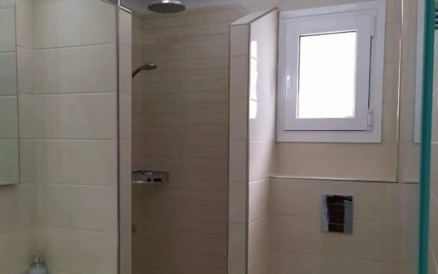 Villa Nikos Karamolegos