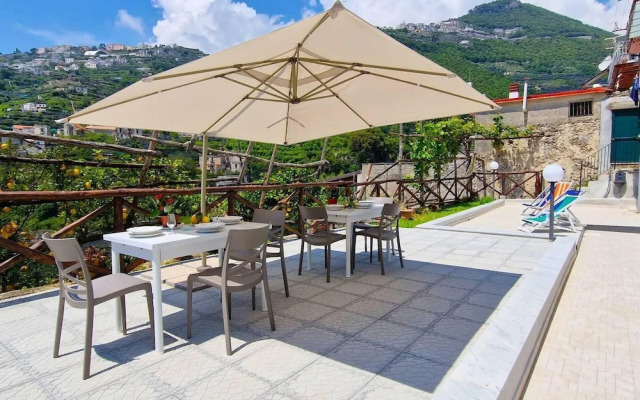Villa in Lemon Grove With Sea Views & Sea Breeze