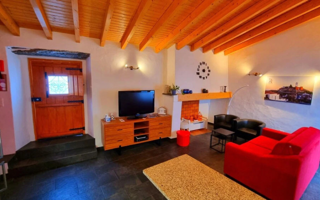Lovely Bed House With one Room in Monsaraz Castle