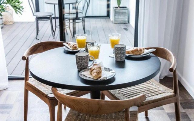 Terreno Suites