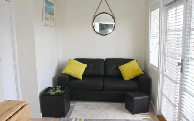 Smugglers Inn Studio Apartments