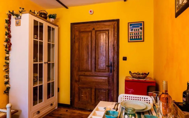 Art apartment EVMOLPIAS near Roman stadium