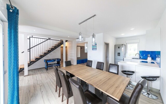 Beautiful Home in Kastel Kambelovac With Wifi and 4 Bedrooms