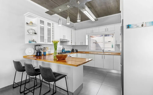 Big Bay Beach Club J32