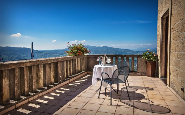 Hotel Titano