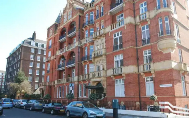 The London Agent - Hurlingham Mansion Flat SW6
